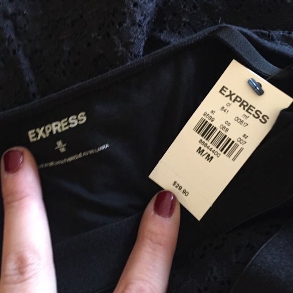 Express lace tank with built-in shelf bra - Picture 3 of 4